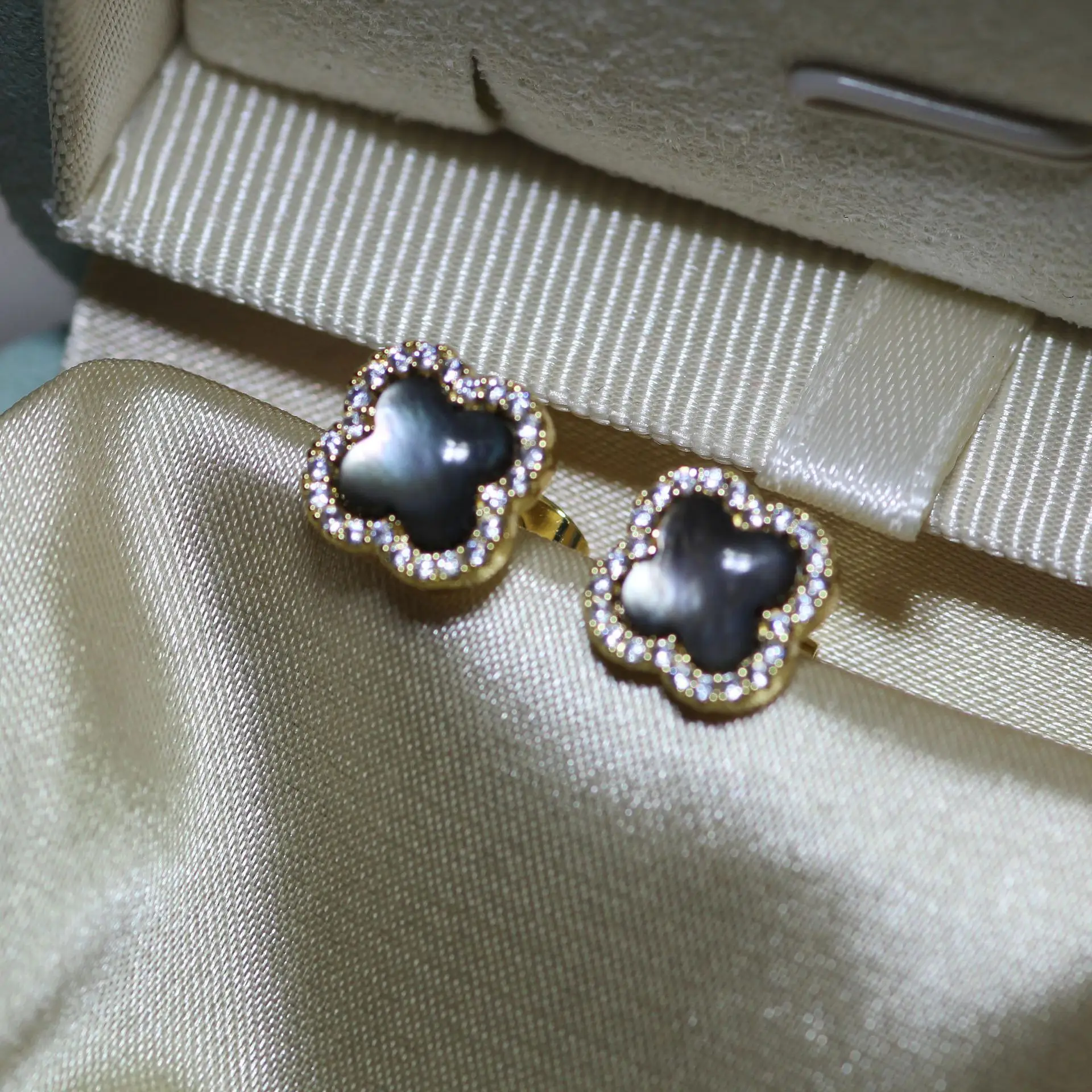 S925 Silver Needle Four-Leaf Clover Earrings — feature 11