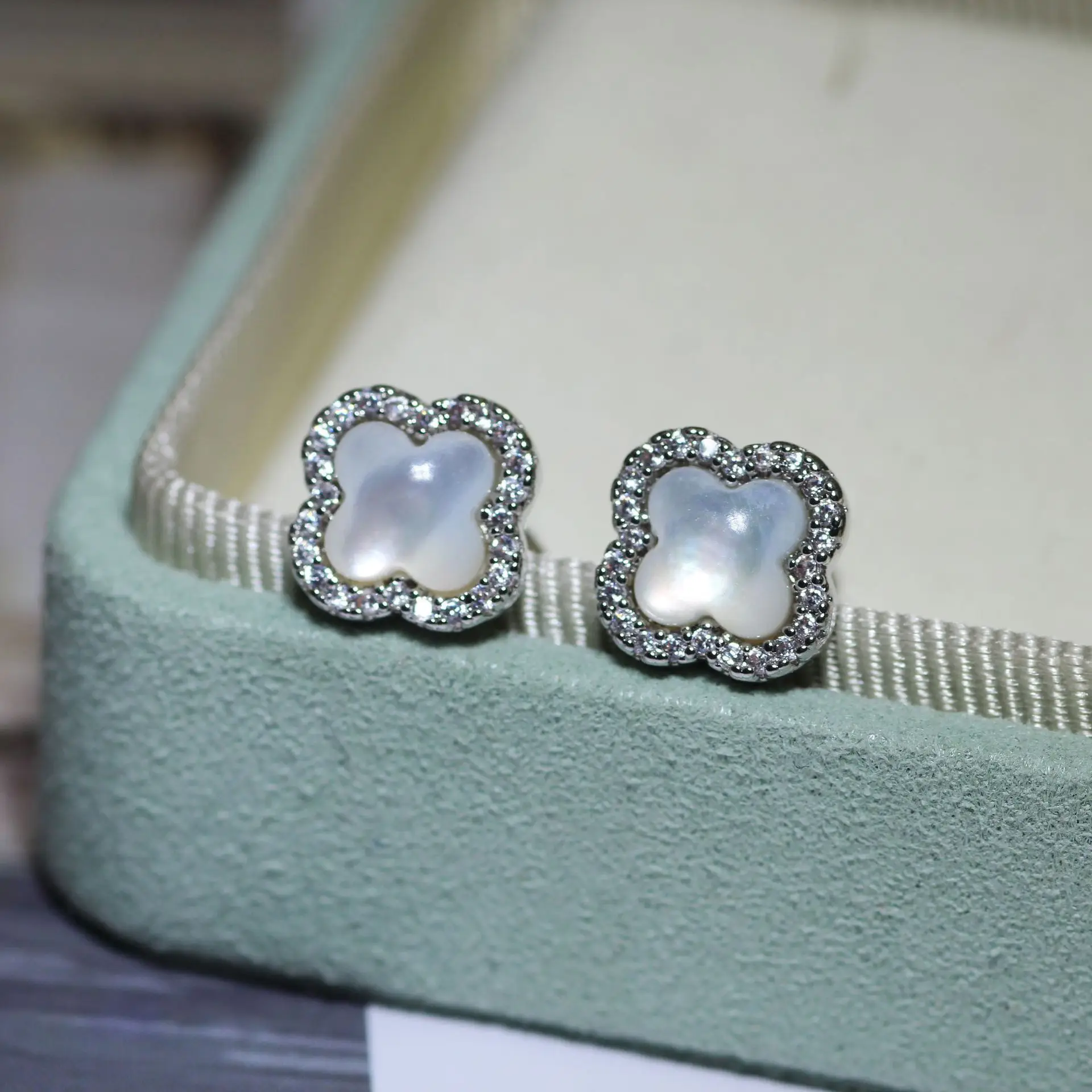 S925 Silver Needle Four-Leaf Clover Earrings — feature 8