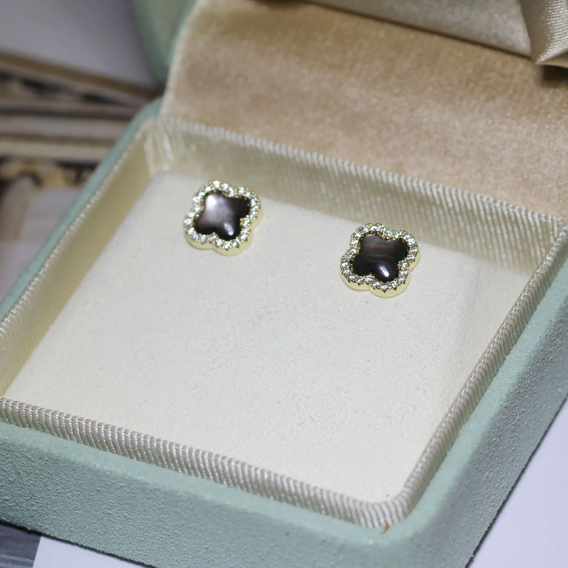 S925 Silver Needle Four-Leaf Clover Earrings — feature 9