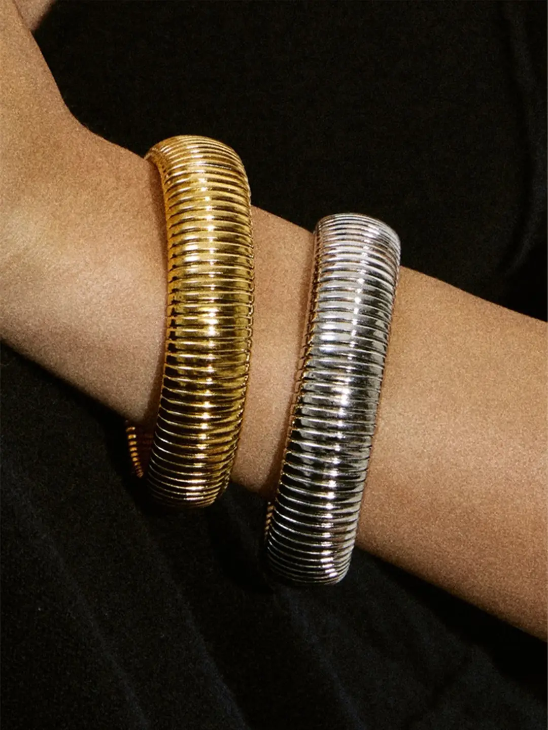 Thick European and American Cross-Border Popular Jewelry Elastic Wide Titanium Steel Bracelet for Women Light Luxury Public Exaggerated Niche Vertical Stripes Ring — feature 3