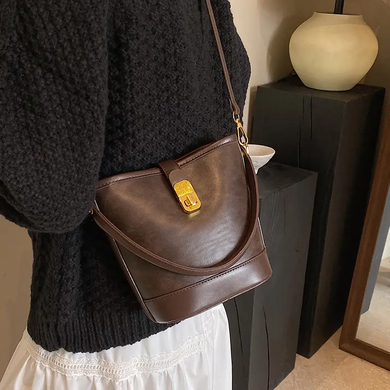 Women's Retro Brown Crossbody Bag for Autumn Winter 2023 - Image 7