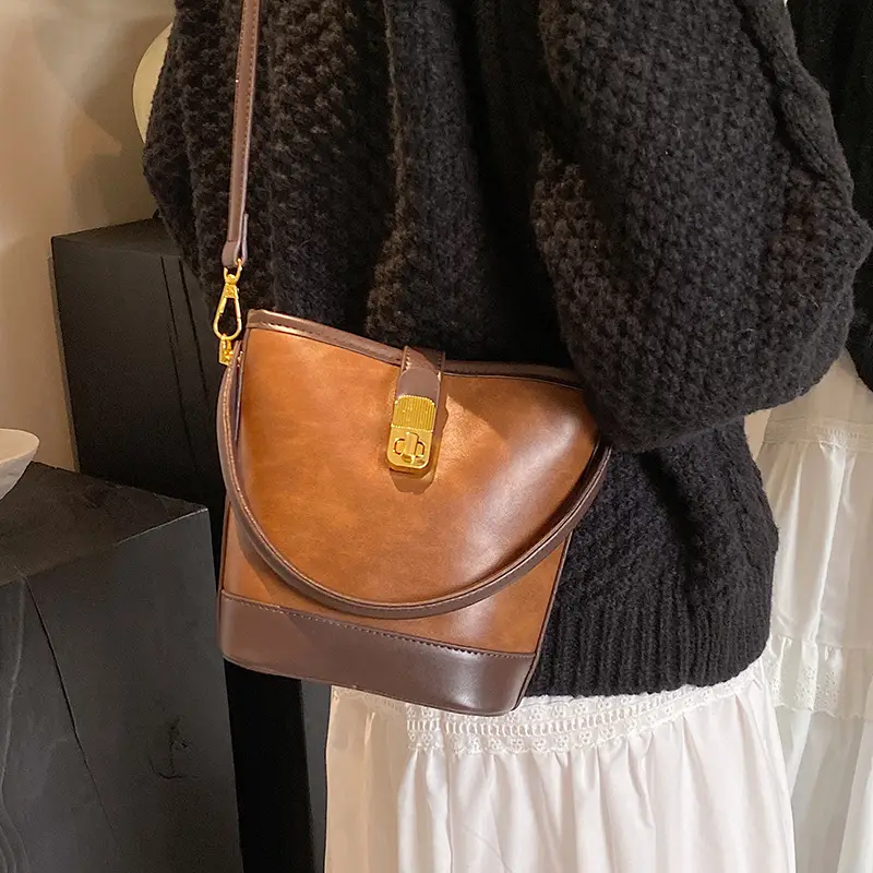 Women's Retro Brown Crossbody Bag for Autumn Winter 2023 - Image 8