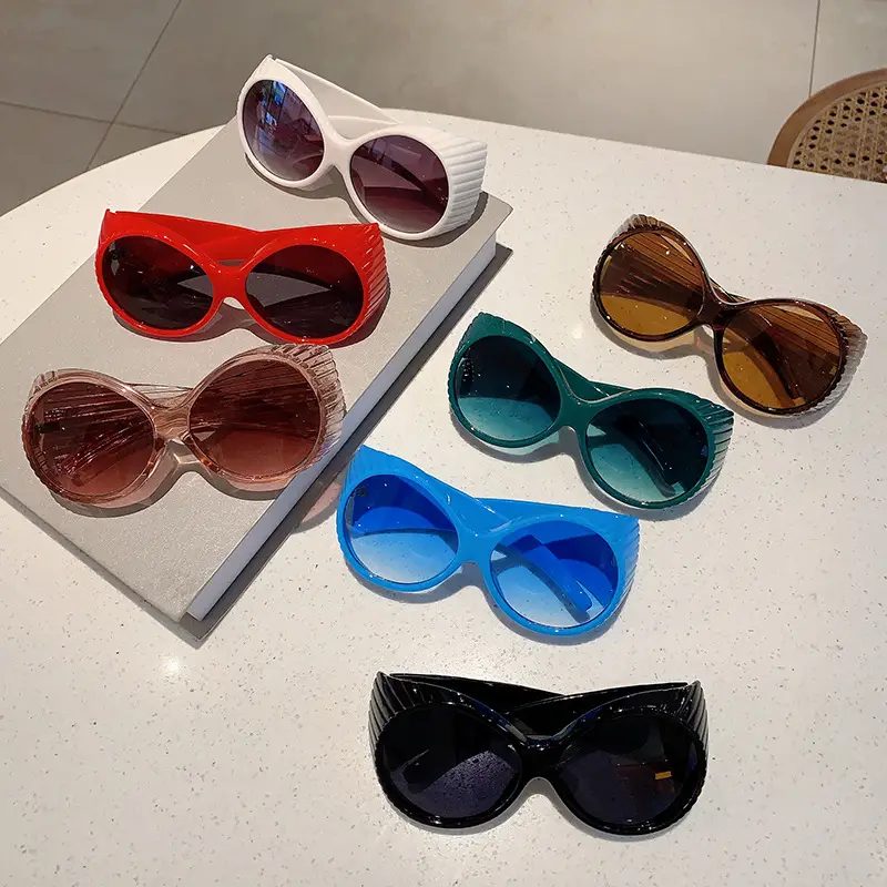 New Millennium Spice Sunglasses European American Fashion Avant-Garde Punk Hip Hop — feature 4