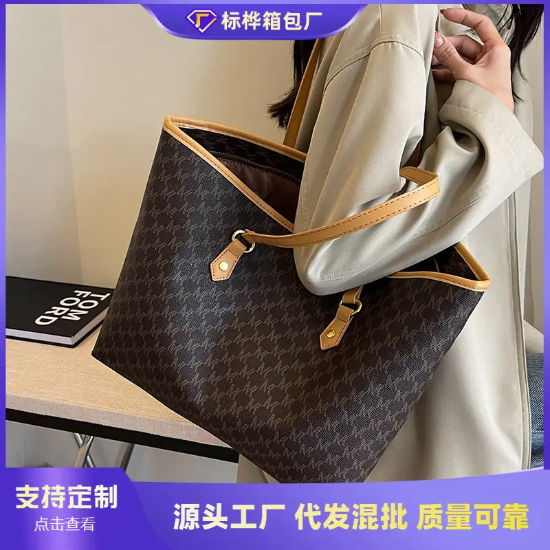 Women Large Capacity Shoulder Bag Black Patterned 2023 - Image 4