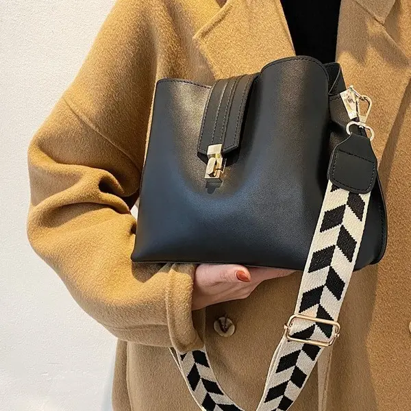 Brown Leather Crossbody Bag with Gold Clasp - Image 5