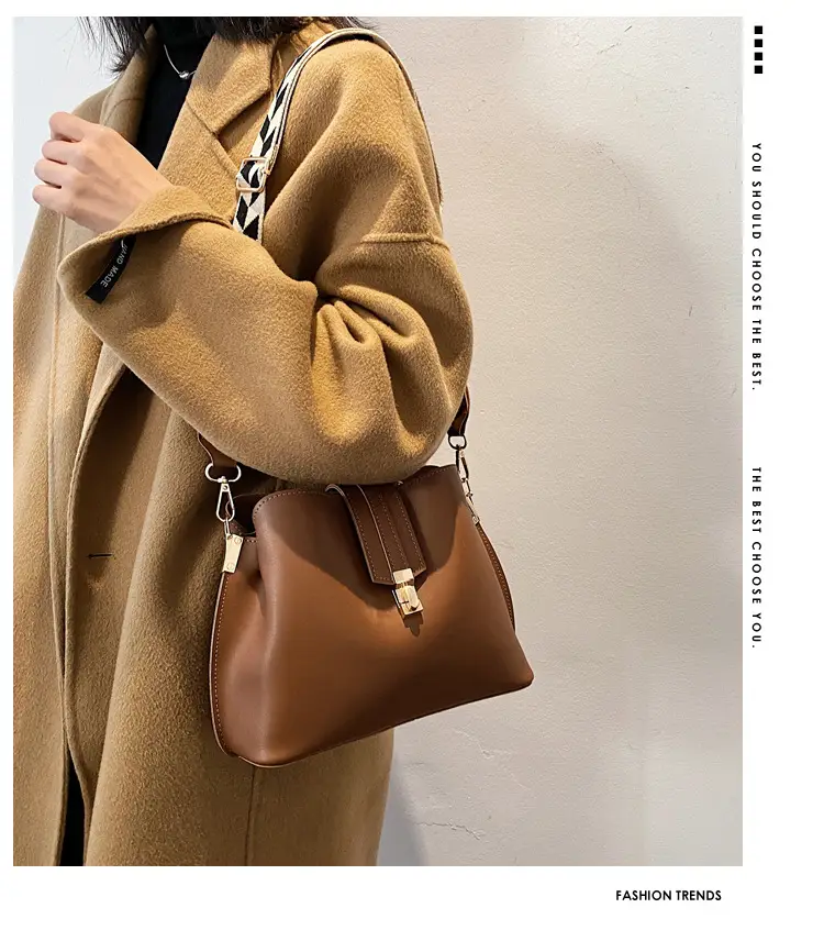 Brown Leather Crossbody Bag with Gold Clasp — feature 1