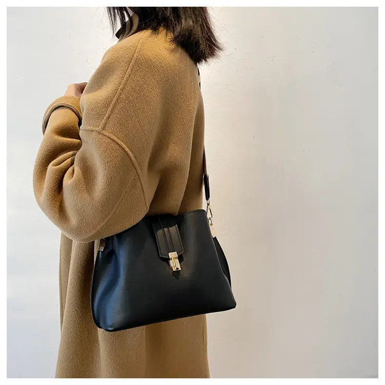 Brown Leather Crossbody Bag with Gold Clasp — feature 13
