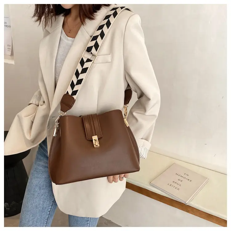 Brown Leather Crossbody Bag with Gold Clasp — feature 20