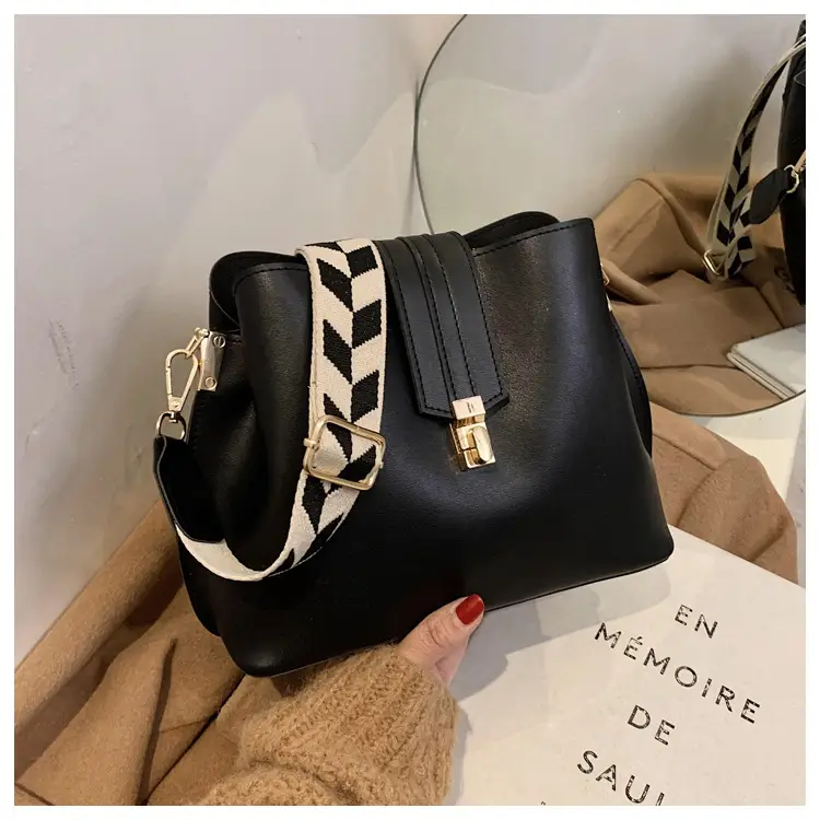 Brown Leather Crossbody Bag with Gold Clasp — feature 35