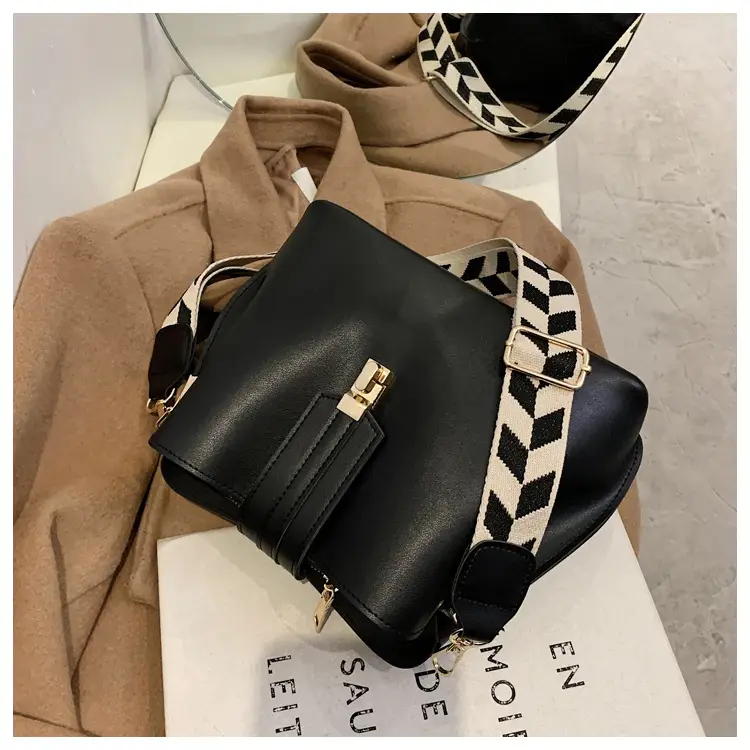 Brown Leather Crossbody Bag with Gold Clasp — feature 36