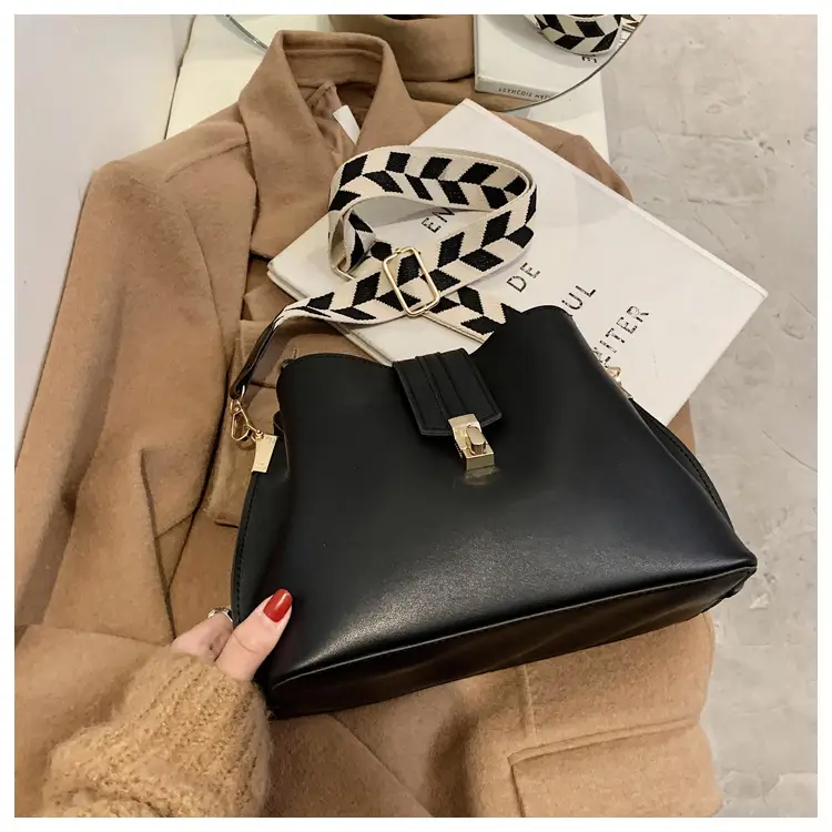 Brown Leather Crossbody Bag with Gold Clasp — feature 37