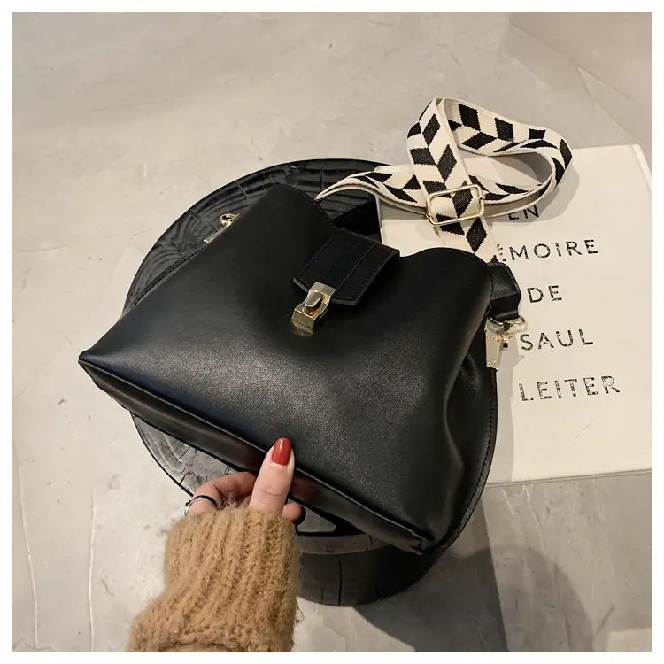 Brown Leather Crossbody Bag with Gold Clasp — feature 40
