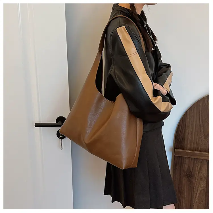 Brown Leather Shoulder Tote Bag 2023 Autumn Winter — feature 14