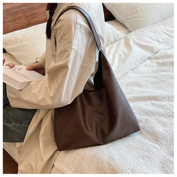 Brown Leather Shoulder Tote Bag 2023 Autumn Winter — feature 19