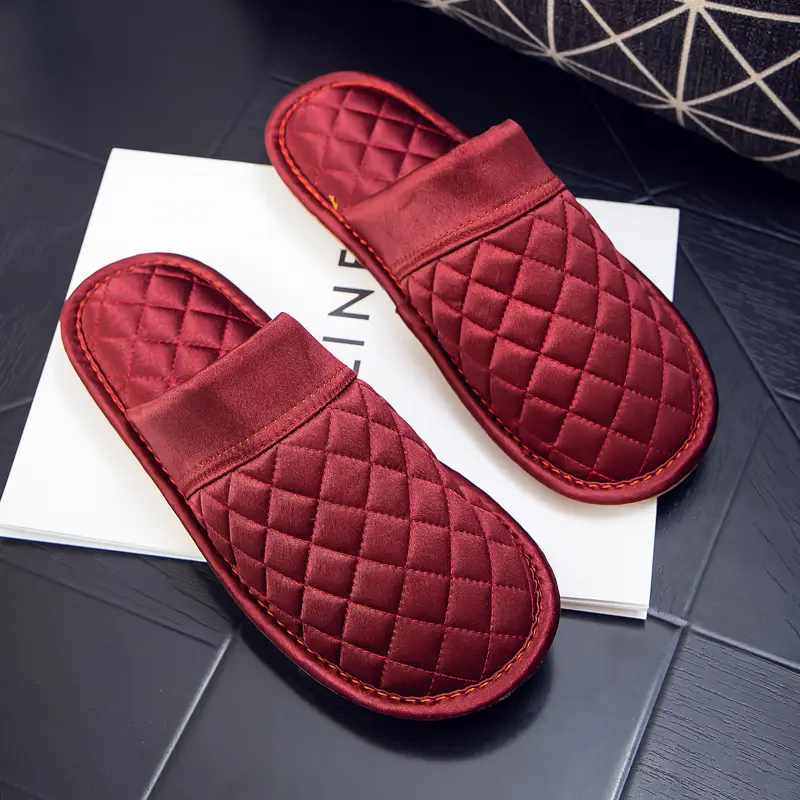 Cotton slippers winter warm wedding slippers wedding festive men's and women's home bright red factory direct one-piece delivery