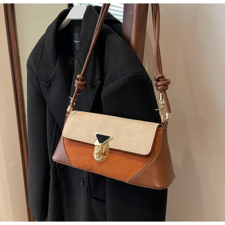 Women's Black Leather Shoulder Bag with Gold Clasp — feature 14