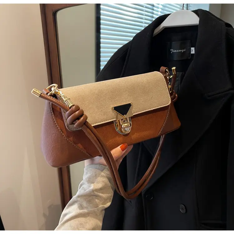Women's Black Leather Shoulder Bag with Gold Clasp — feature 15