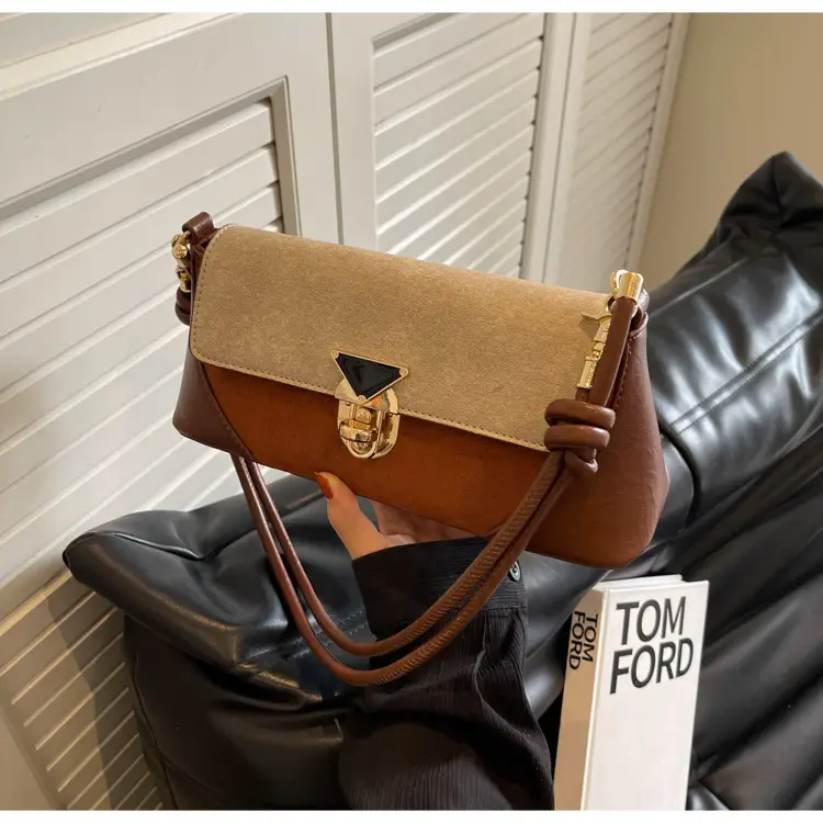 Women's Black Leather Shoulder Bag with Gold Clasp — feature 17