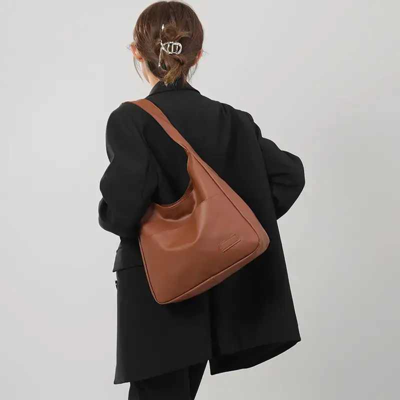 Women's Retro Shoulder Bag Brown Large Capacity 2023