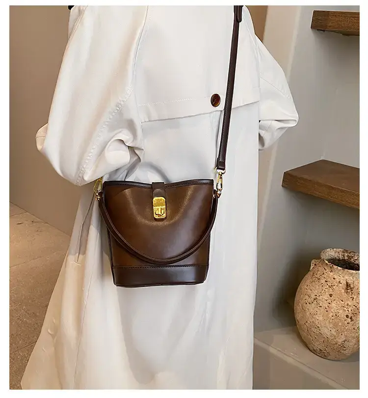 Women Retro Brown Crossbody Bag 2023 — feature 3