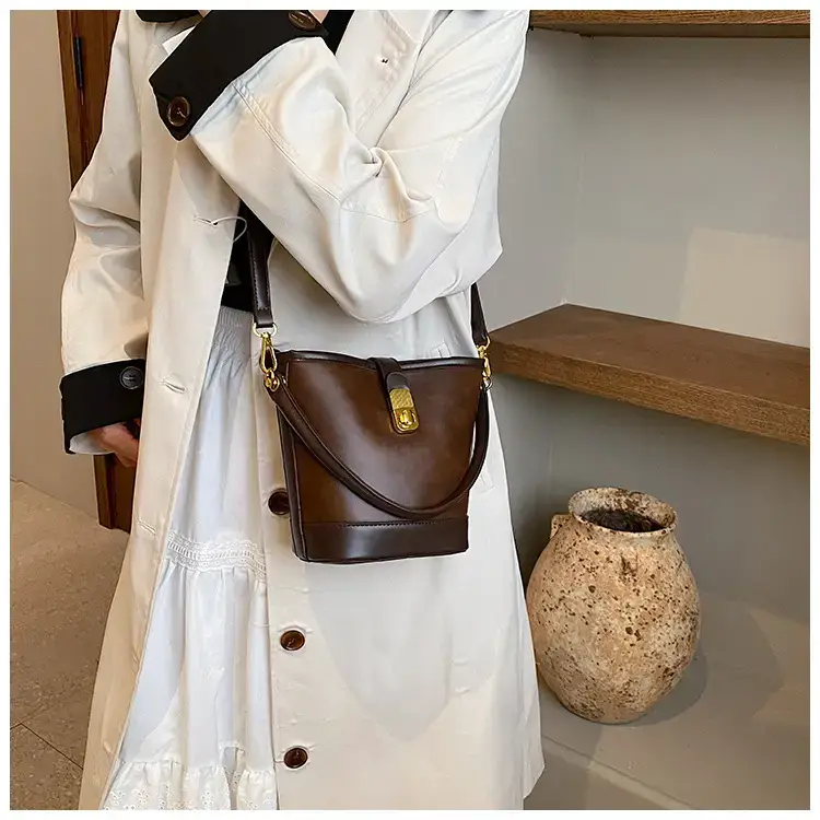 Women Retro Brown Crossbody Bag 2023 — feature 34