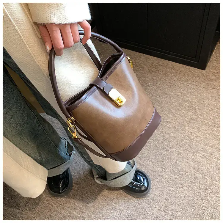 Women Retro Brown Crossbody Bag 2023 — feature 39