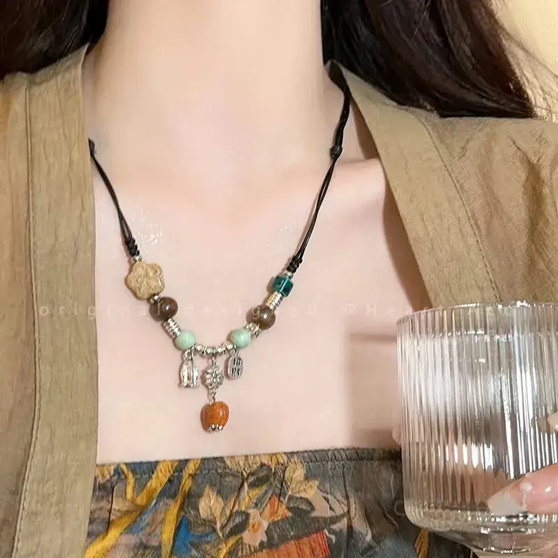 Women's Light Luxury Pearl Clavicle Necklace Niche Design - Image 8