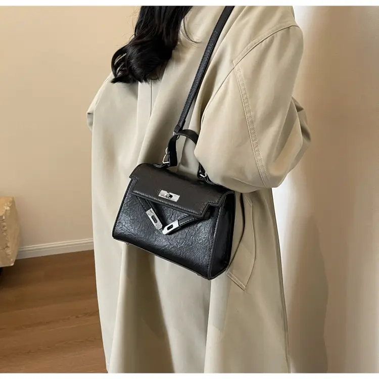 Women Shoulder Messenger Bag Brown Leather 2023 — feature 11