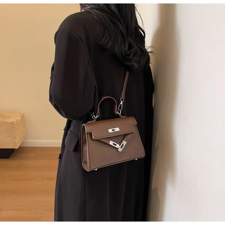 Women Shoulder Messenger Bag Brown Leather 2023 — feature 14