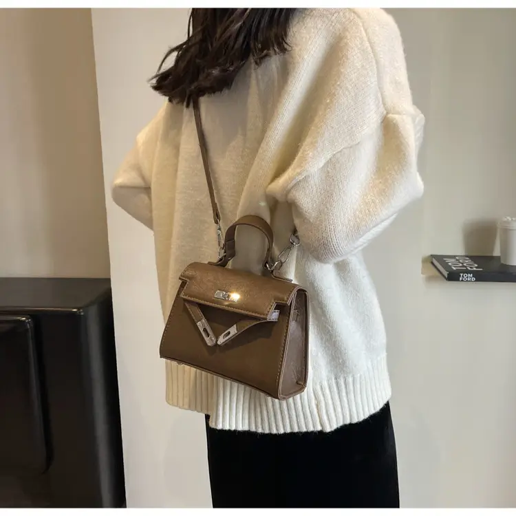 Women Shoulder Messenger Bag Brown Leather 2023 — feature 15