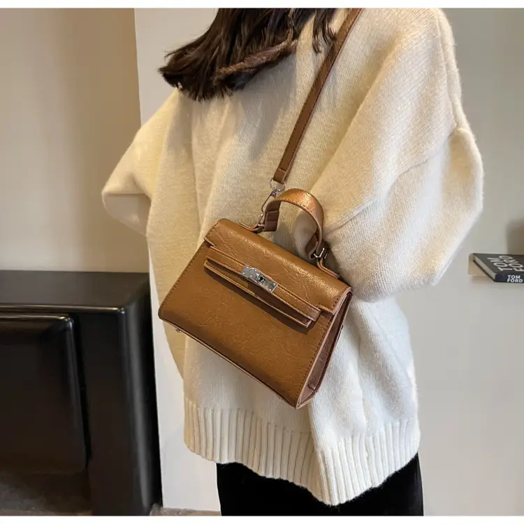 Women Shoulder Messenger Bag Brown Leather 2023 — feature 20