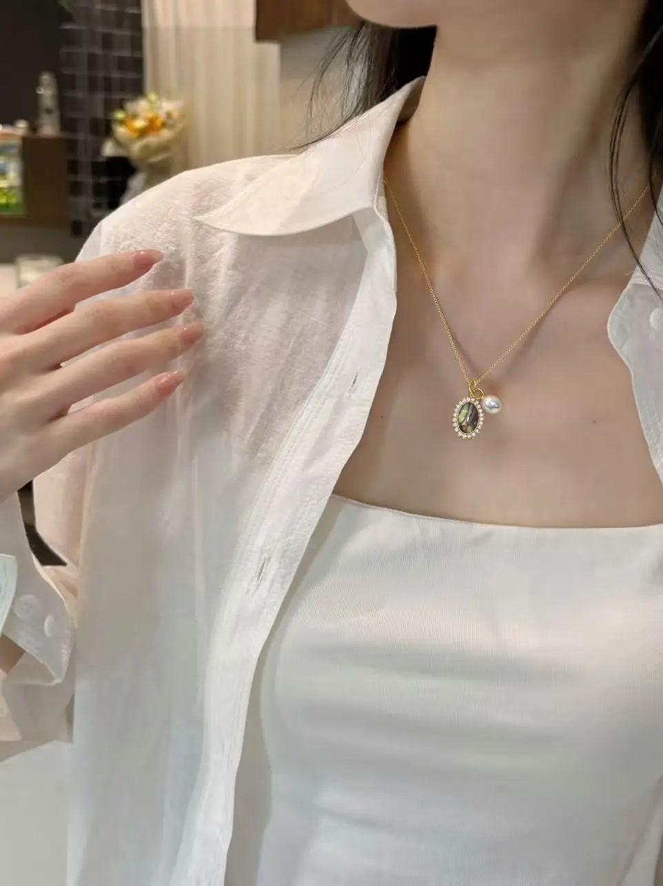 Zhuji Yuan Natural Pearl Pendant with Abalone Shell — feature 10