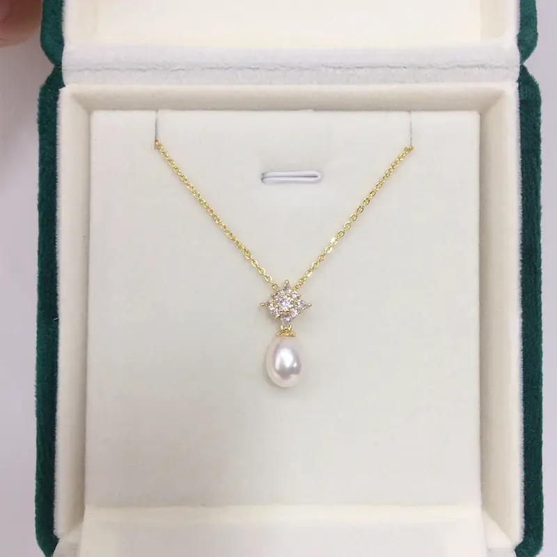 Natural Freshwater Pearl Necklace with Starlight Pendant — feature 3