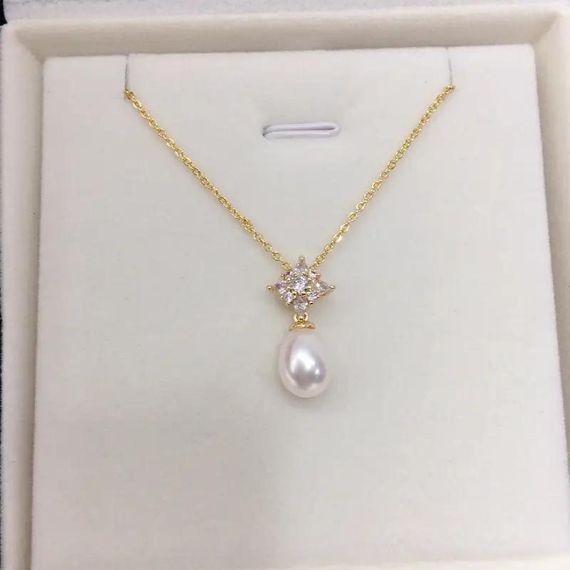 Natural Freshwater Pearl Necklace with Starlight Pendant — feature 5