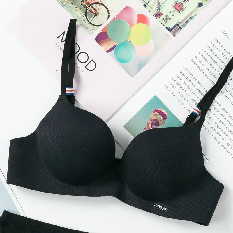 French simple one-piece seamless wireless bra girl thick cup small chest push up adjustable student underwear — feature 6