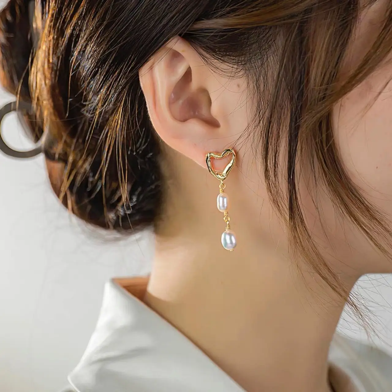 Asymmetric Love Pearl Earrings for Women - Image 2