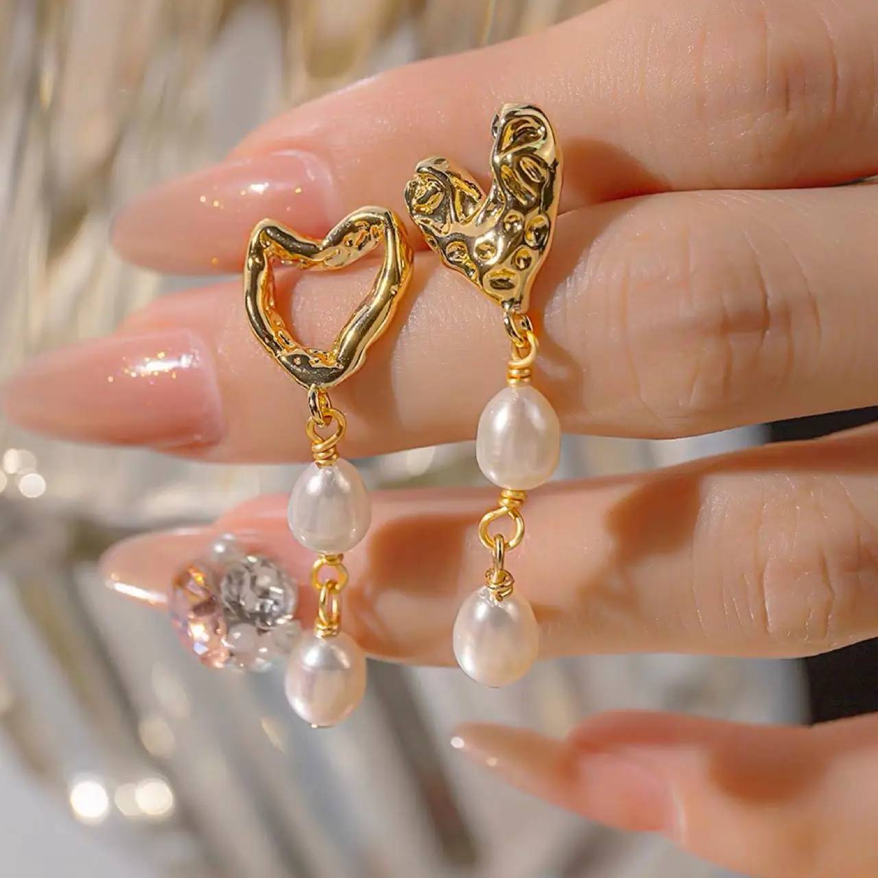 Asymmetric Love Pearl Earrings for Women - Image 3