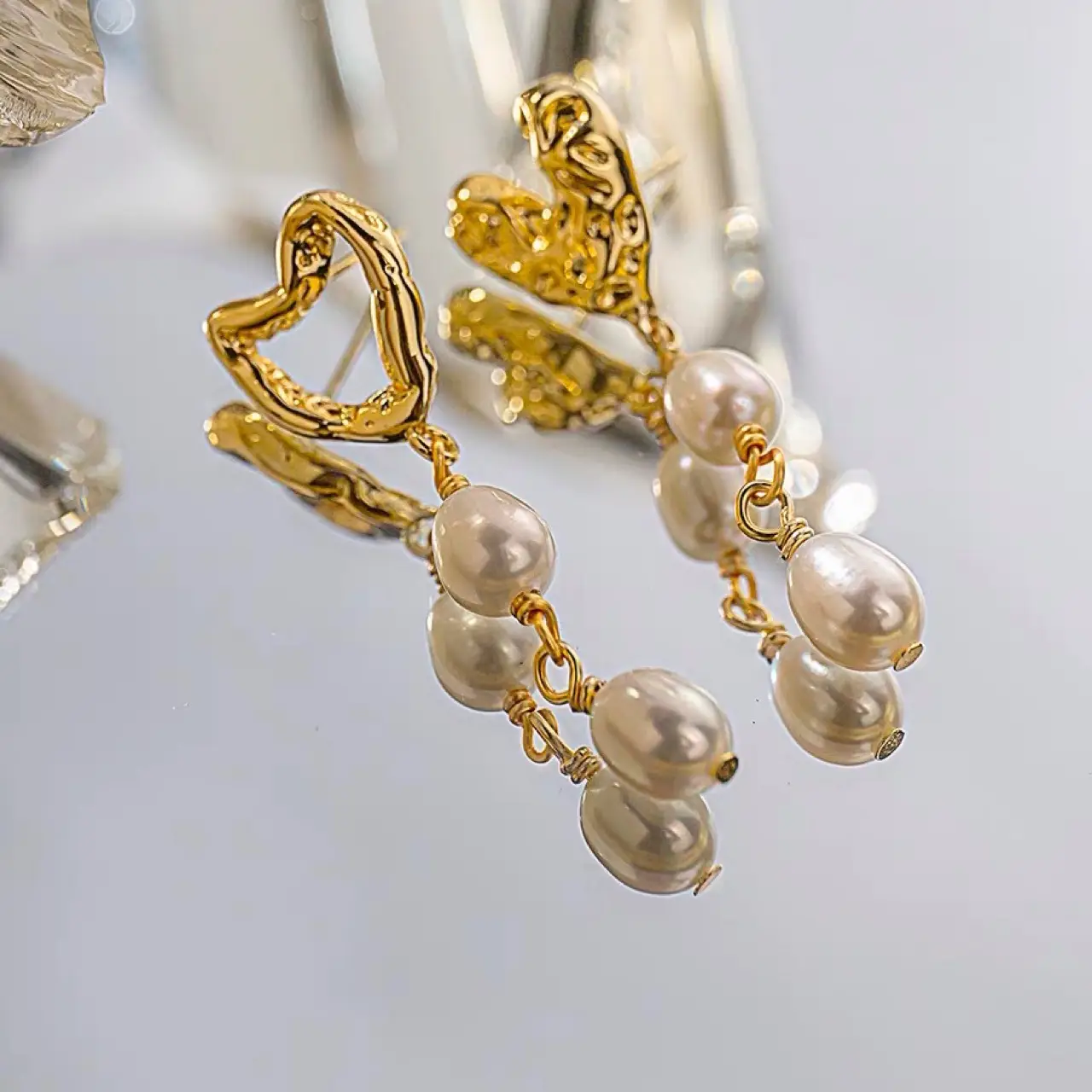 Asymmetric Love Pearl Earrings for Women - Image 4