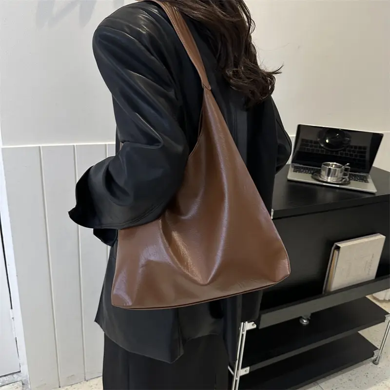 Black Textured Shoulder Bag for Women 2023 - Image 7