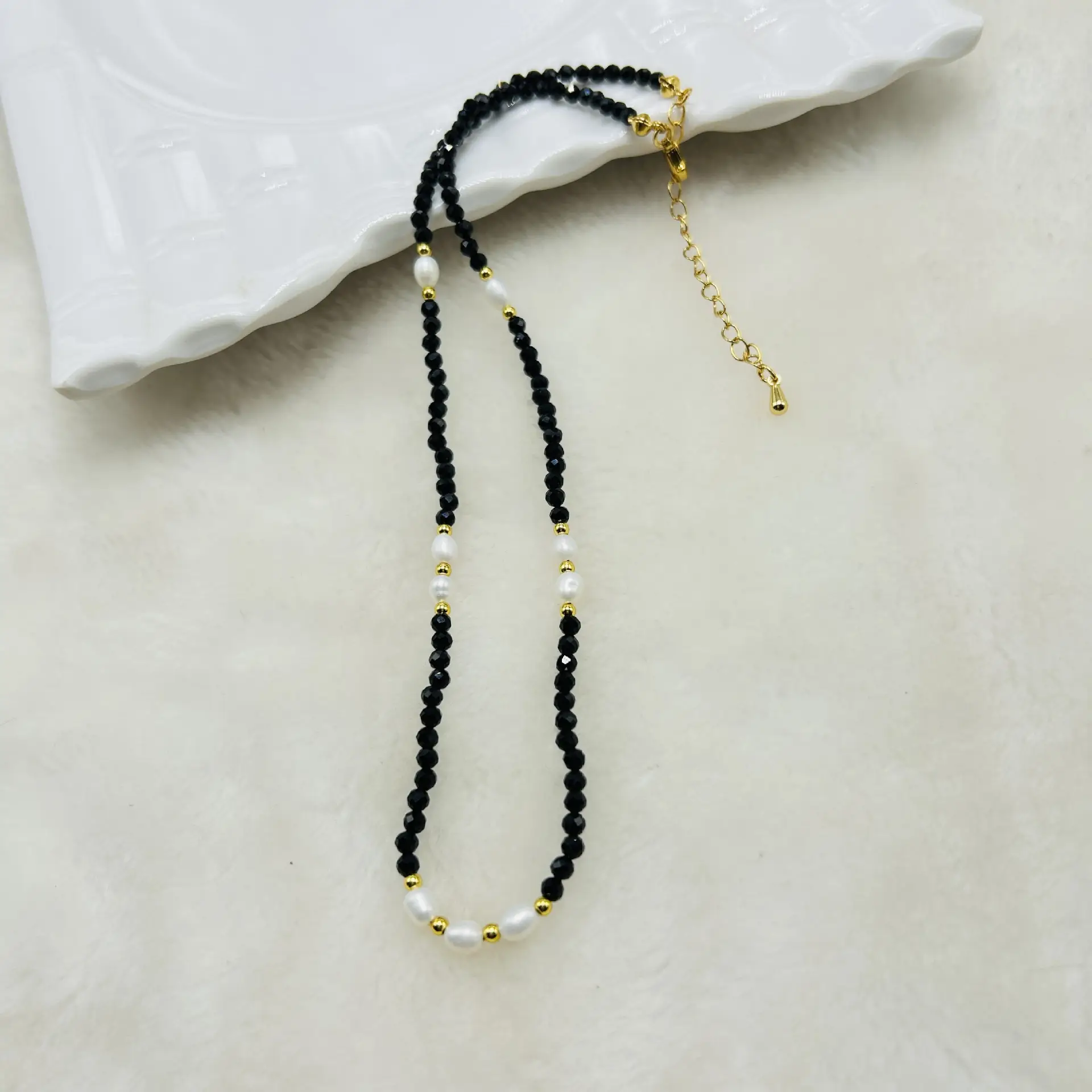 Japanese & Korean Jewelry Natural Crystal Stained Glass Beaded Necklace Women's Fashion — feature 2