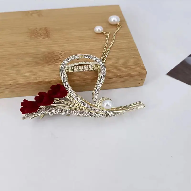 Fairy Butterfly Hair Clip for Women with Pearl Tassels - Image 4