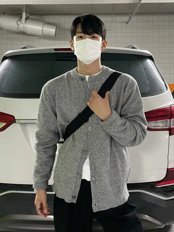 Winter Men's Grey Knitted Cardigan Coat with Black Strap - Image 6