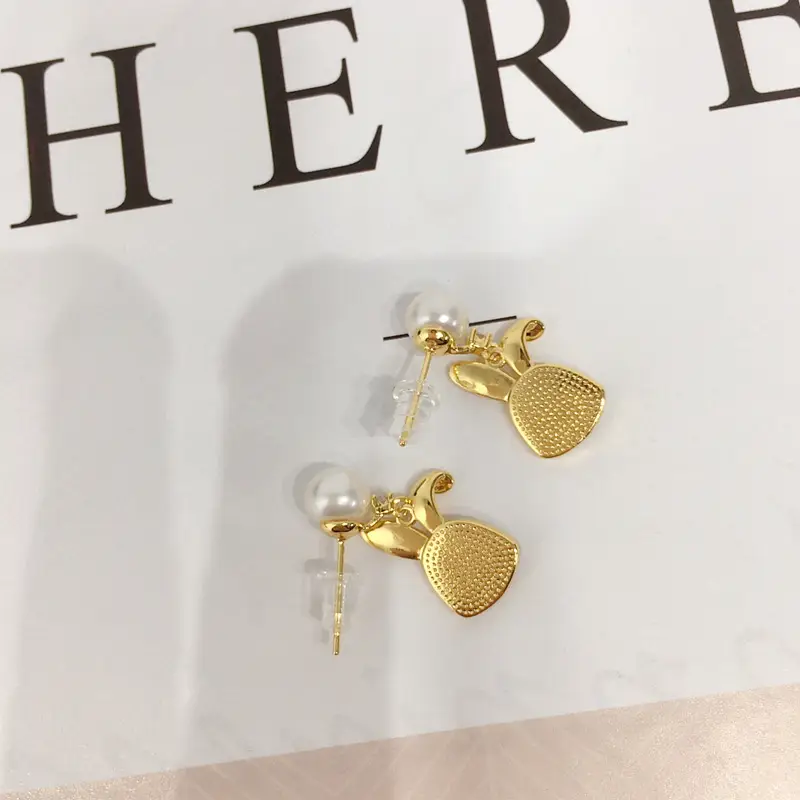 Zhuji Pearl Earrings for Women 18K Gold Filled Sea Mother Rabbit Design — feature 11
