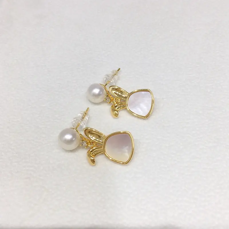 Zhuji Pearl Earrings for Women 18K Gold Filled Sea Mother Rabbit Design — feature 5