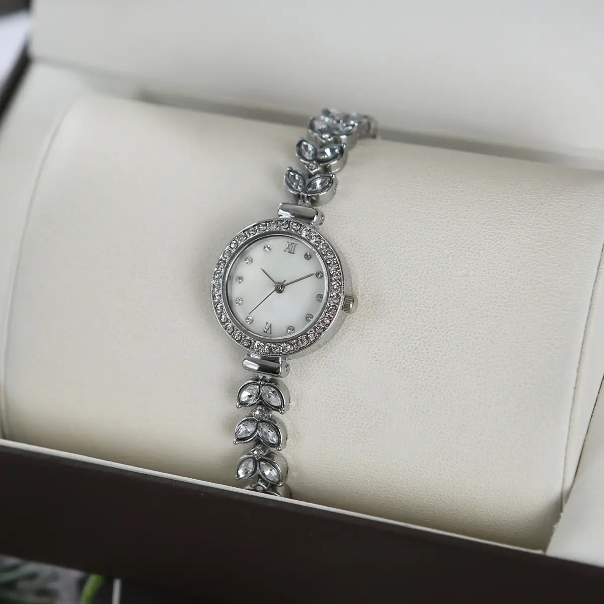 Cross-Border Mermaid Women's Watch Silver Crystal Band — feature 9