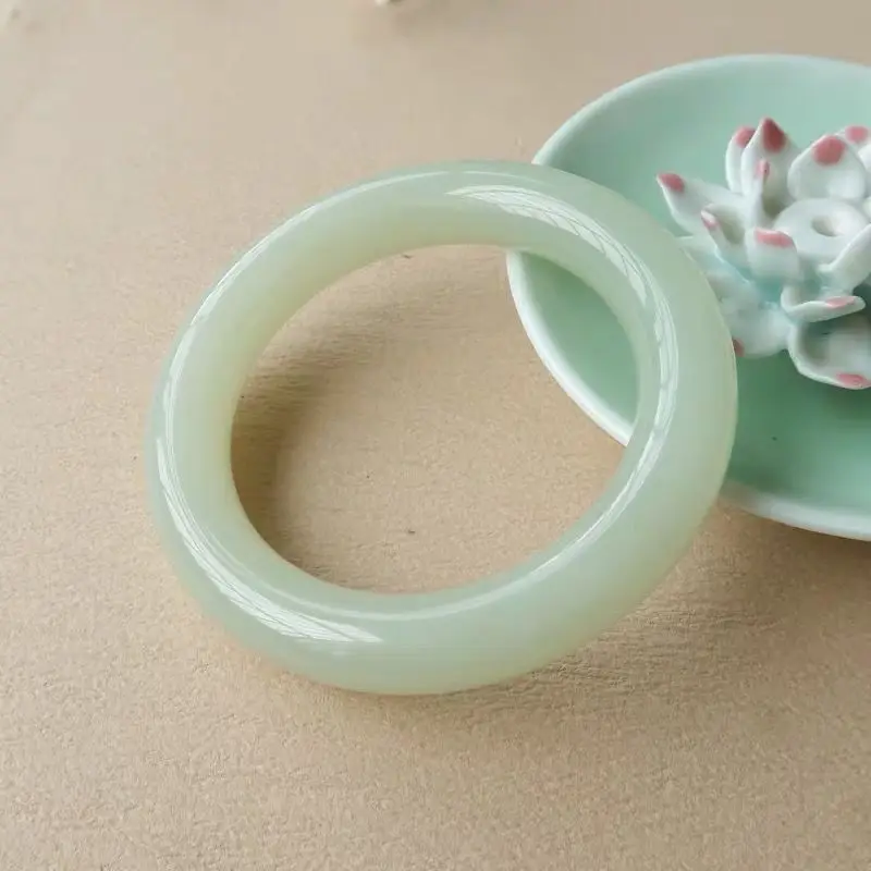 Women's Jade Chubby Round Bracelet Hotan Qingyu — feature 7