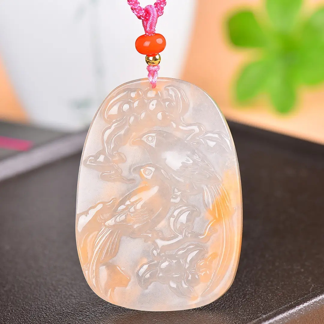 Exquisite Gold & Jade Beaming Necklace for Women - Image 3