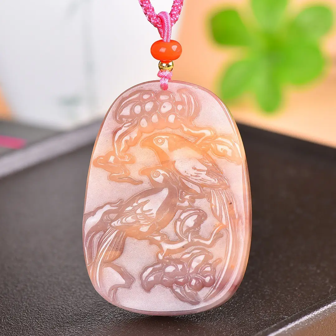 Exquisite Gold & Jade Beaming Necklace for Women - Image 2