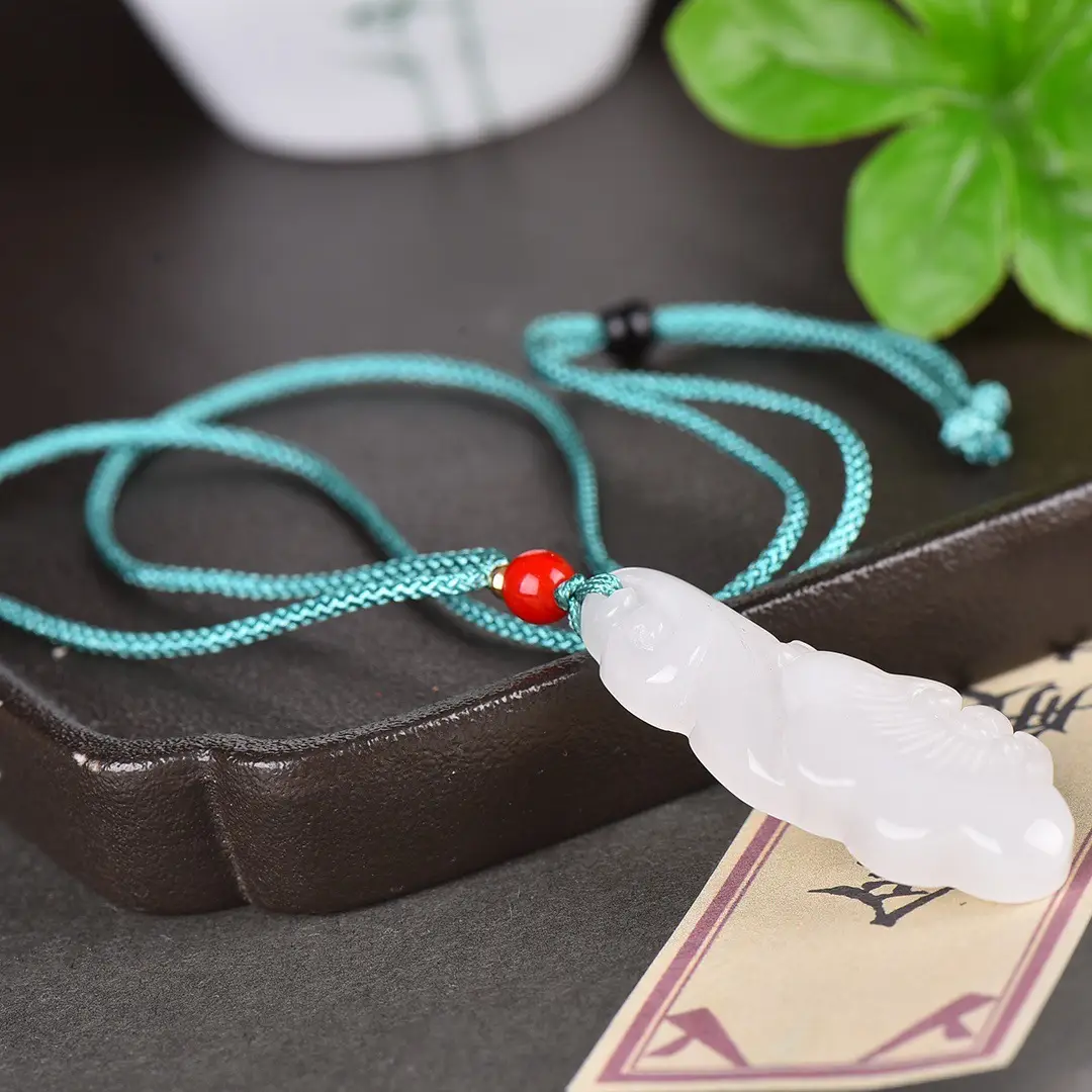 Exquisite Gold & Jade "Good Luck" Pendant - Image 5