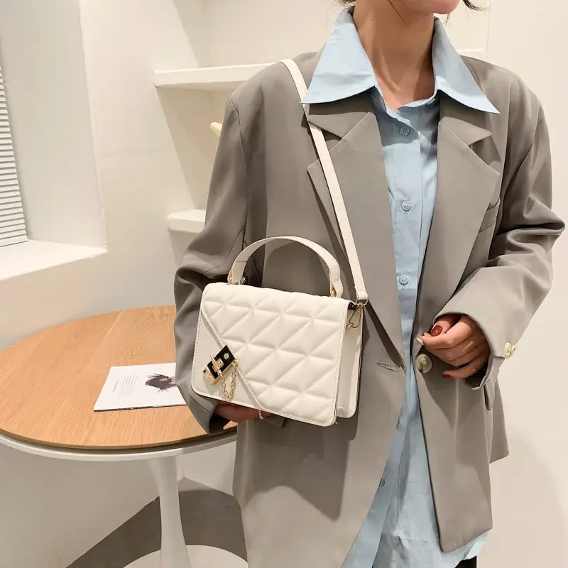 2023 Trendy Women's Quilted Shoulder Bags with Diamond Embroidery - Image 5